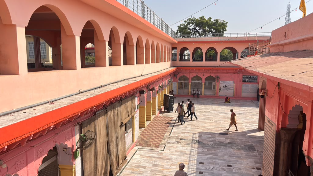 दाऊजी मंदिर परिसर 8